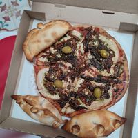 Vegetable pizza and empanadas at Menta y Limón in Buenos Aires