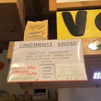 Sauce options at Vegan Come Koala in Pisa