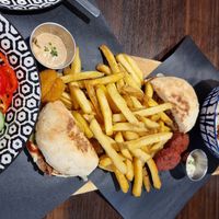 BBQ Burger, Nuggets und Pommes mit Teriyaki Dip at Sonderling in Bielefeld