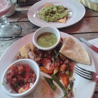 Fajitas vegan, Guacamole mit Tortillas vegan at Café Mogagua in Isla Mujeres