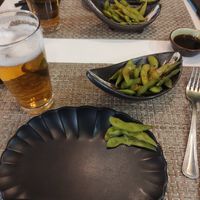 edamame (pedir sin mayonesa ni salsa teriyaki) at Raku Sushi in Madrid