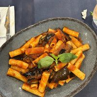 Pasta con salsa napolitana y berenjenas at Abbracciame Restaurante in Madrid