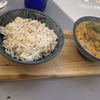 Curry rojo 16€ por dos cuencos pequeños   at Shambala Lounge Bar in Cuenca