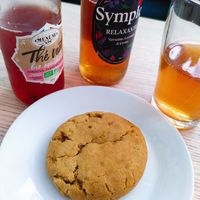 Cookie + drinks at Flora Lit in Paris