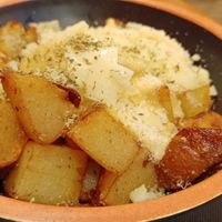 Patates amb formatge at Al Born in Banyoles