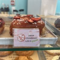 Fresh strawberry vegan   at La Donuteria in Paris