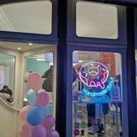 Devant du magasin ~ at La Donuteria in Paris