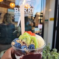 Acai bowl at Oakberry - Via Caradosso in Milan