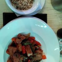 Pulled Jackfruit mit schwarzer Bohnensauce und Reis at Kool Runnings Jamaican Restaurant in Inverness