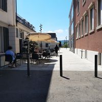 Outdoor seating at Barfüsser Sushi in Meilen