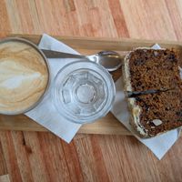 Coffee and carrot cake at Club E Café de Especialidad in Esquel