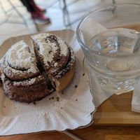 Vegan cinnamon roll at Club E Café de Especialidad in Esquel