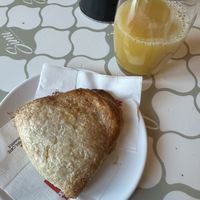 Sfoglia di riso 🤩  at Pasticceria Simi in Massa