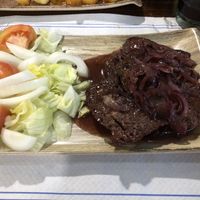 Seitán al oporto. Se sirve con patatas fritas pero puedes pedir cambio por ensalada at Musgosu in Cangas De Onis