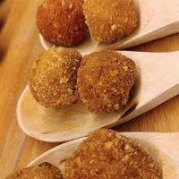 Una de cada 6 saladas y 2 dulces at Solo de Croquetas - Echegaray in Madrid