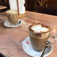 Cafe con lèche and cappuccino  at L'espresso in Valencia