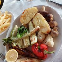 Groenten uit de oven met gepofte aardappel at Happy Island in Paphos