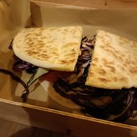 Piadina veg con hummus pomodorini e cavolo rosso at Frangipane in Cesenatico
