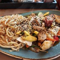 Udon Nudeln mit veganem Fleisch und Teriyaki Soße at Linh's in Kassel