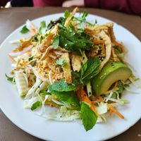 Vietnamesischer Salat mit Avocado und Tofu at Linh's in Kassel