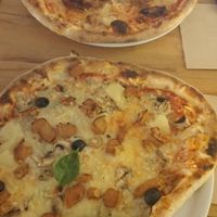 4 ingrédients pour 12,50 euros (mozzarella inclue) at Lou in Lille