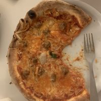 (Oups je l’ai mangée avant la photo) pizza oranaise vegan, délicieuse avec l’huile pimentée  at Lou in Lille