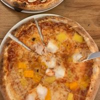 4 faux-mages vegan 🌱 on peut choisir les 4 fromages vg parmi tous ceux de la carte😍  at Lou in Lille