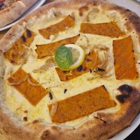 ⊹˚₊ pizza au saumon végane ₊˚⊹ at Lou in Lille