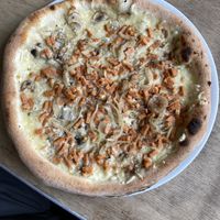 Vegan Pizza Campagnarde extra mushrooms  at Lou in Lille