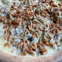 Vegan Pizza Campagnarde extra mushrooms  at Lou in Lille