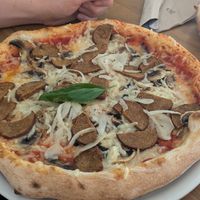 Chorizo pizza vegan at Lou in Lille