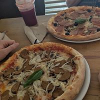 Vegan pizzas at Lou in Lille