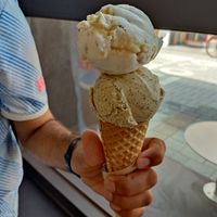 Salted caramel (top) and earl grey (bottom) at Coconuzm - 코코넛즘 in Seoul