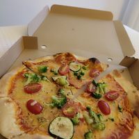 Vegan pizza at Manjedoura in Vila Nova De Milfontes