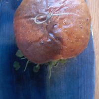 "High protein bun" - standard bun for all burgers at Le Burger in Gmunden