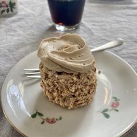 Vegan hazelnoot schuimgebak  at Eetwinkel Van Mien in Doetinchem