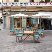 Exterior with outdoor seating at Mahalo Poké in Cordoba