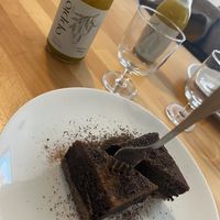 Das war der Mohnkuchen und die Karamelltorte hatten wir auch noch probiert😄 at BEMBA rawfood & plant-based in Bratislava