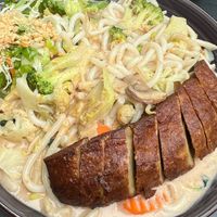 Vegane Ente und Udon-Nudeln 😍  at Tramy - Vietnam Kitchen in Berlin