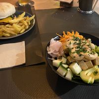 Vegan poke bowl, vegan burger  at REFU Birreria in Lleida