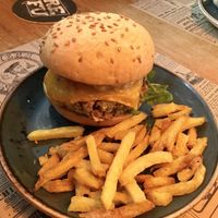 Hamburguesa vegana  at REFU Birreria in Lleida