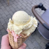 Banana + Strawberry  at Milchbar Pinguin in Leipzig