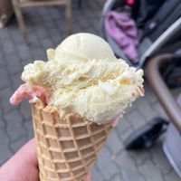 Banana + Strawberry  at Milchbar Pinguin in Leipzig