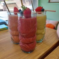 Blauwe bes en framboos / aardbei / ananas en mango at Sappig in Hasselt