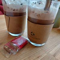 Heerlijke vegan chocomelk mét slagroom. at Sappig in Hasselt