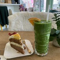 Carrot cake + fruit & veggies smoothie  at Sappig in Hasselt