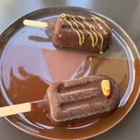 Sehr leckeres selbstgemachtes Eis!   at La Cabosse Enchantée in La Rochelle