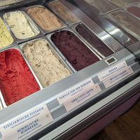 vegan flavours marked with V at vanille & marille in Berlin