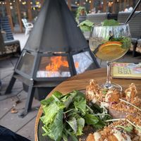 Brot mit gebackenem Blumenkohl und Salat  at Natuurpoort Groot Speijck in Oisterwijk