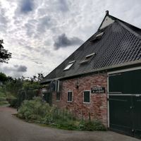 The entrance is around this corner at Stichting Stadsboerderij De Wiershoeck in Groningen